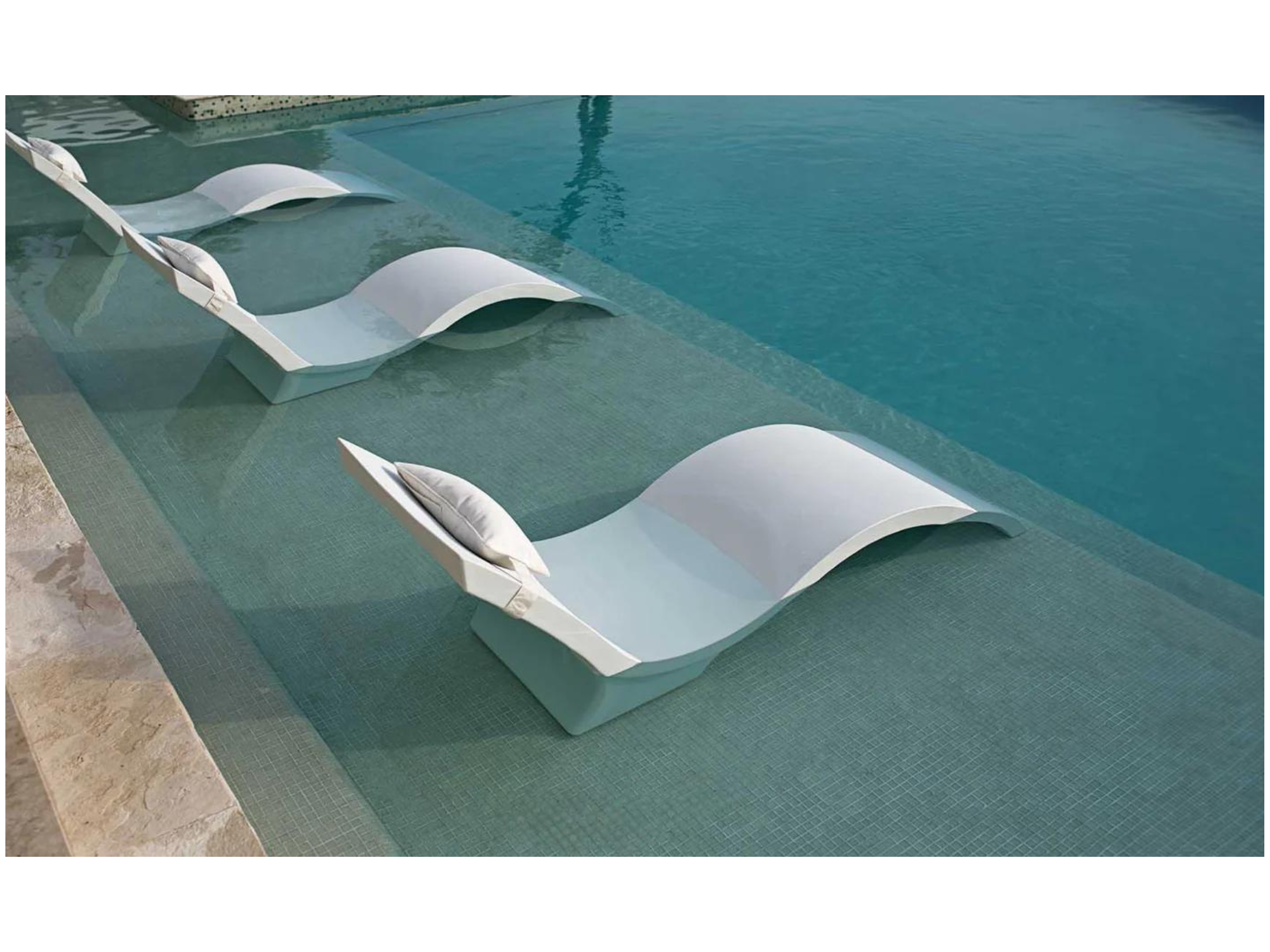 Ledge Lounger Signature Chaise Deep LL-SG-CD